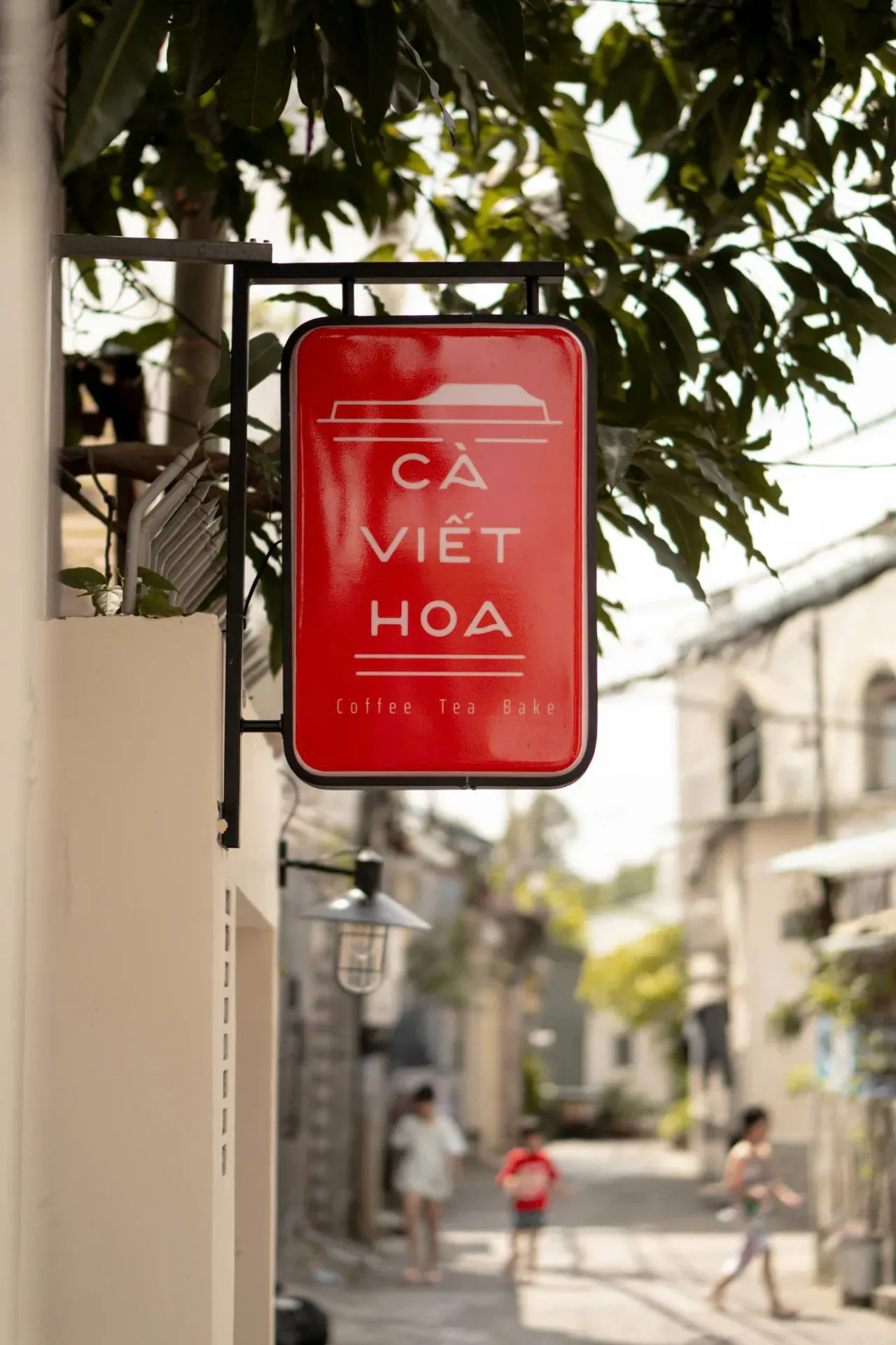 Biển hiệu đỏ Cà Viết Hoa trong hẻm 482/10/39A Nơ Trang Long, Bình Thạnh
